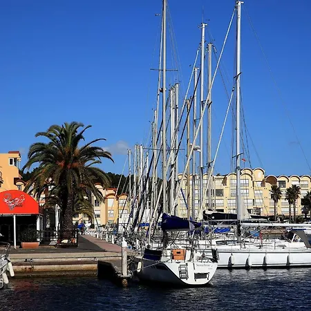 Bel Climatisé Avec Grande Terrasse Proche Port - Gn250-073 *