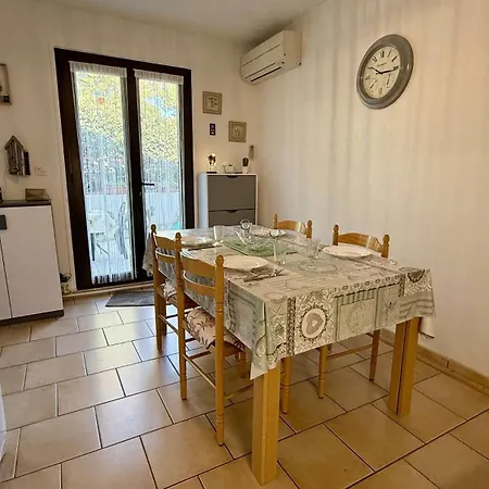 Bel Climatisé Avec Grande Terrasse Proche Port - Gn250-073 *